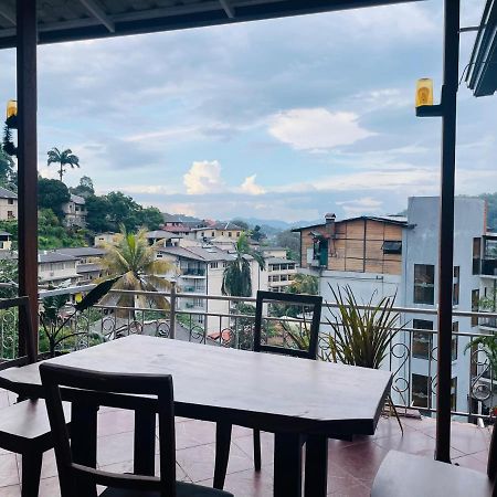 Hotel Izakaya Sakura Kandy Buitenkant foto