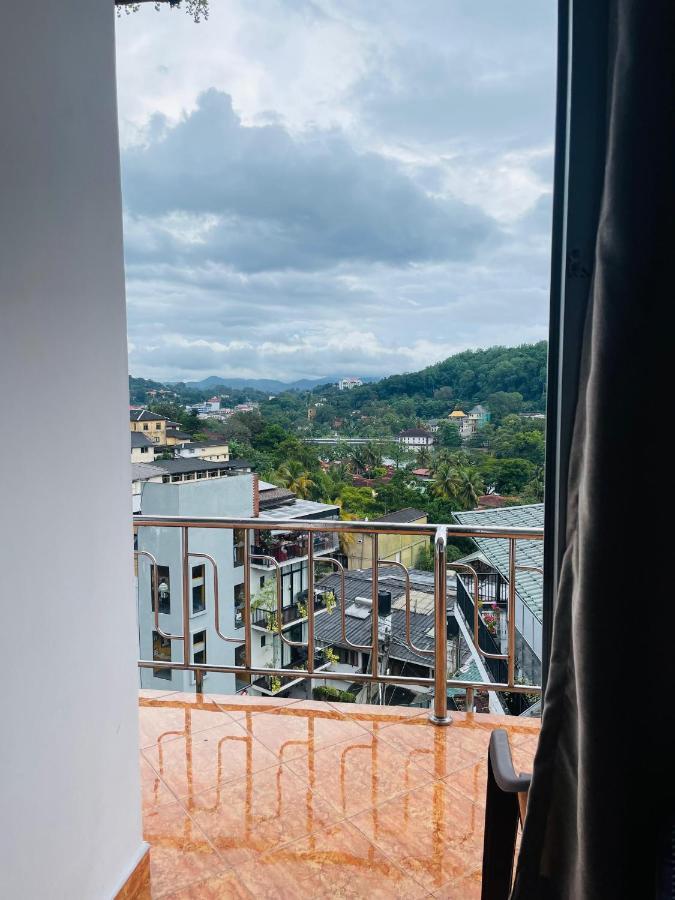 Hotel Izakaya Sakura Kandy Buitenkant foto