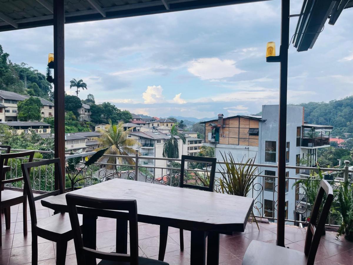 Hotel Izakaya Sakura Kandy Buitenkant foto